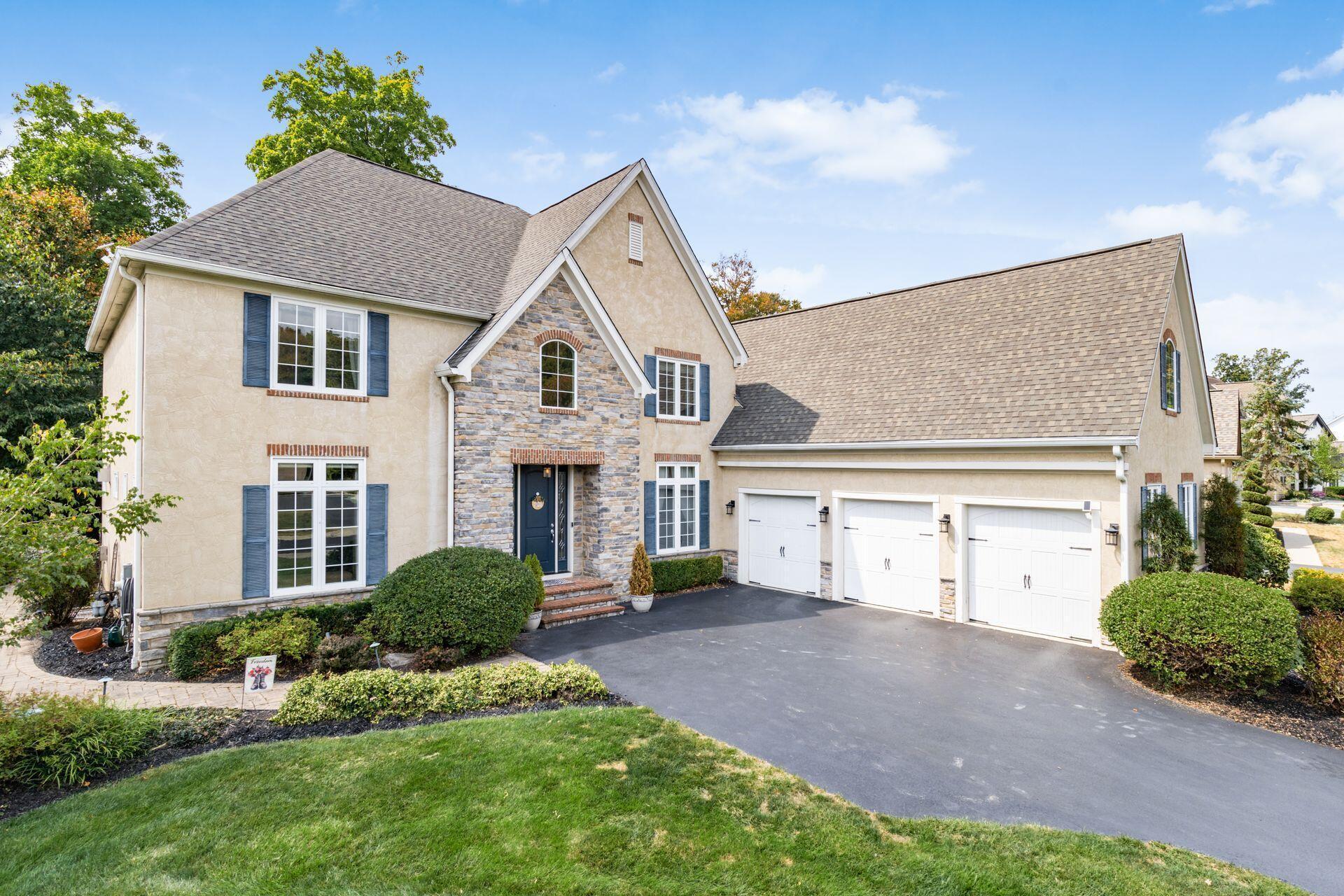 Abbey Knoll Dr, Lewis Center, OH 43035