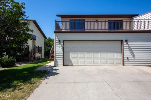 1086 Westwood St, Bismarck, ND, 58504-6273 | Card Image