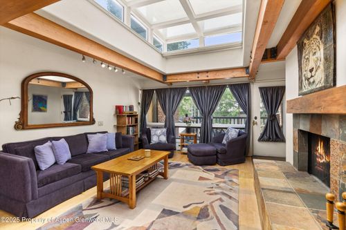 3b-124 W Hyman Ave, Aspen, CO, 81611-1716 | Card Image