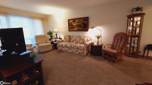 1607 Kimberly Ct, Red Oak, IA, 51566-1247 | Card Image