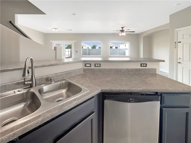 1578 Ward Frontier Ln, Townhouse with 3 bedrooms, 3 bathrooms and null parking in Henderson NV | Image 10