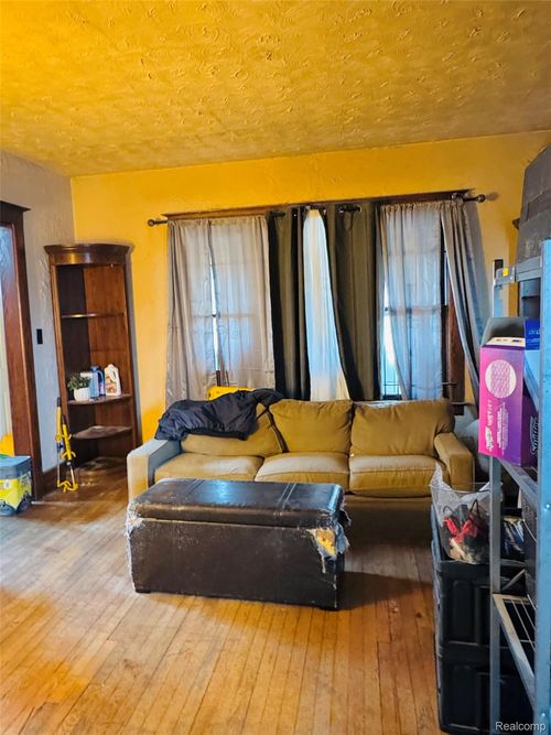 148 Waverly St, Highland Park, MI, 48203-3641 | Card Image