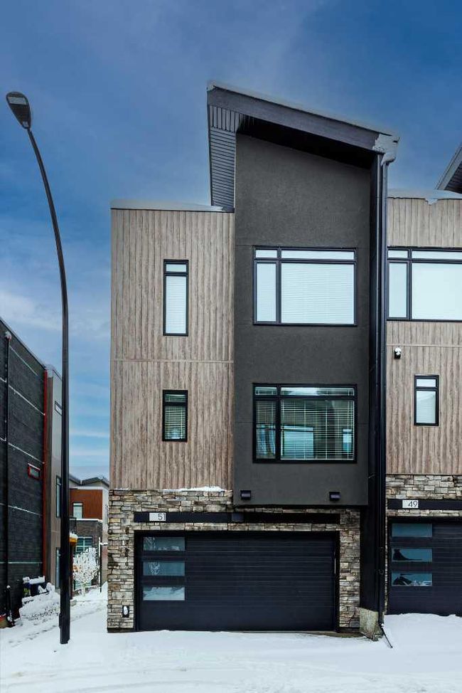 51 Royal Elm Green Nw, Home with 2 bedrooms, 2 bathrooms and 2 parking in Calgary AB | Image 4