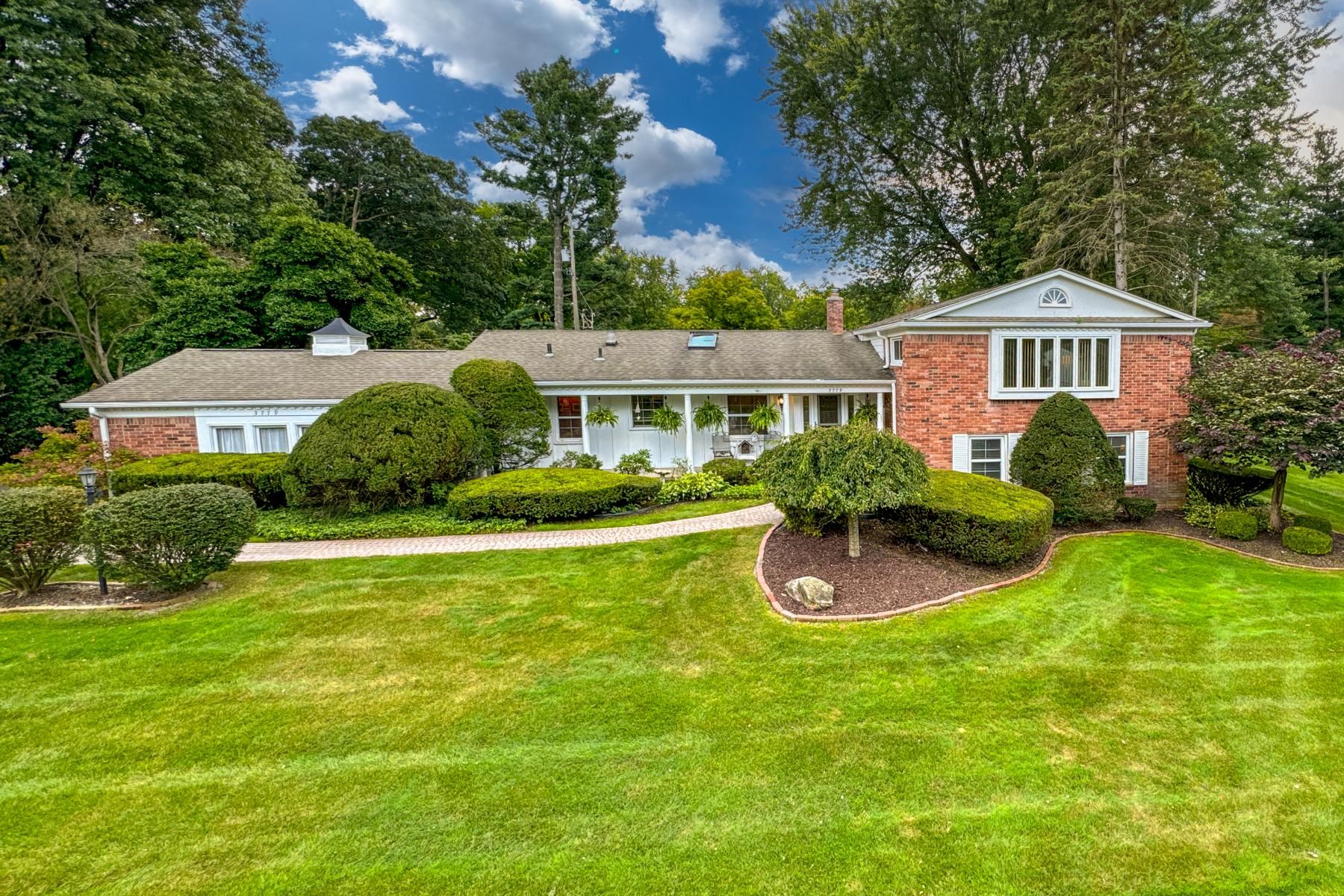 Peabody Dr, Bloomfield Hills, MI 48301