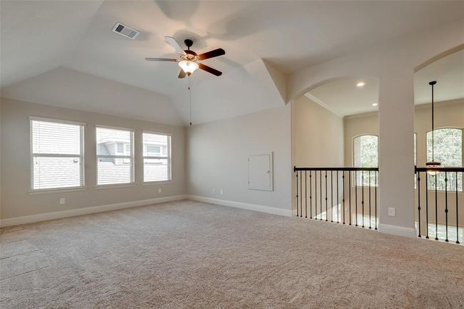 The view over this railing to the backyard is glorious. | Image 20