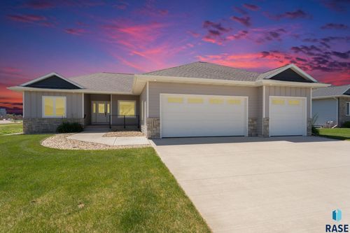 113 Central Park Ct, Harrisburg, SD, 57032-2548 | Card Image