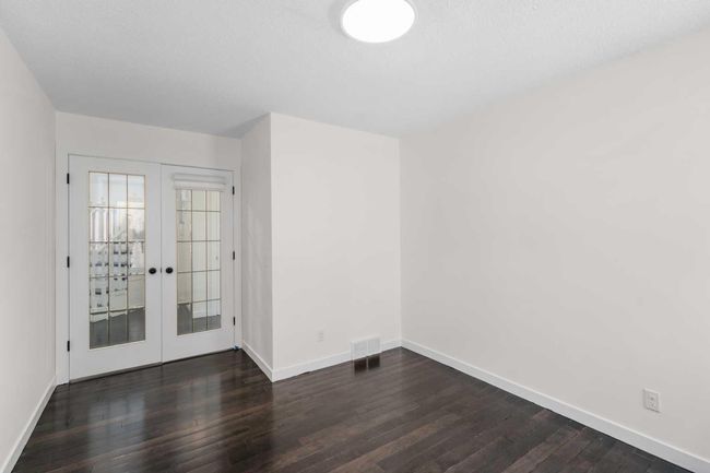 919 Shawnee Dr Sw, House other with 5 bedrooms, 4 bathrooms and 4 parking in Calgary AB | Image 18