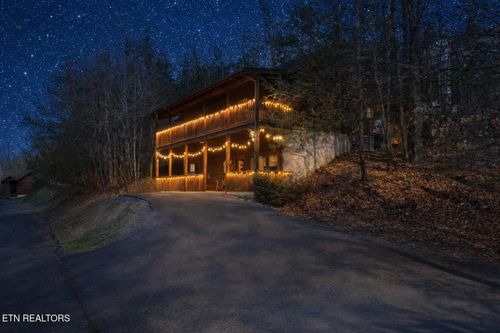 653 Eagles Boulevard Way, Pigeon Forge, TN, 37863 | Card Image