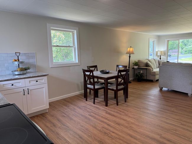 Spacious dining area | Image 11