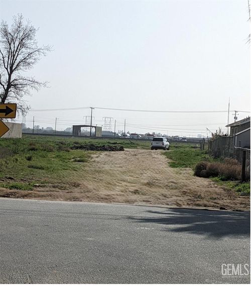 5901 Mills Dr, Bakersfield, CA, 93306-6501 | Card Image