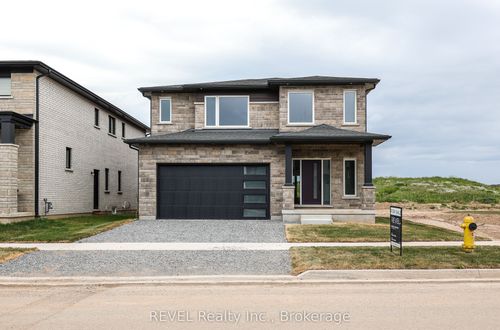 111 Acacia Rd, Fonthill, ON, L0S1E6 | Card Image