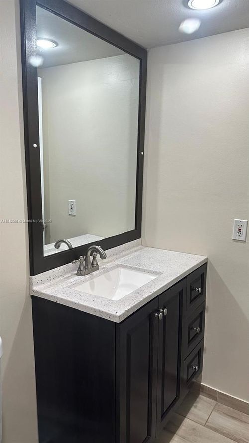 apt-e9-10780 N Kendall Dr, Miami, FL, 33176-1471 | Card Image