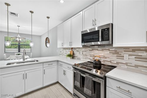 7570 Rockefeller Dr, NAPLES, FL, 34119-9852 | Card Image