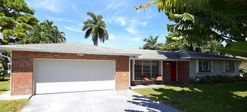 915 Sw 27th Way, Boynton Beach, FL, 33435-7917 | Card Image