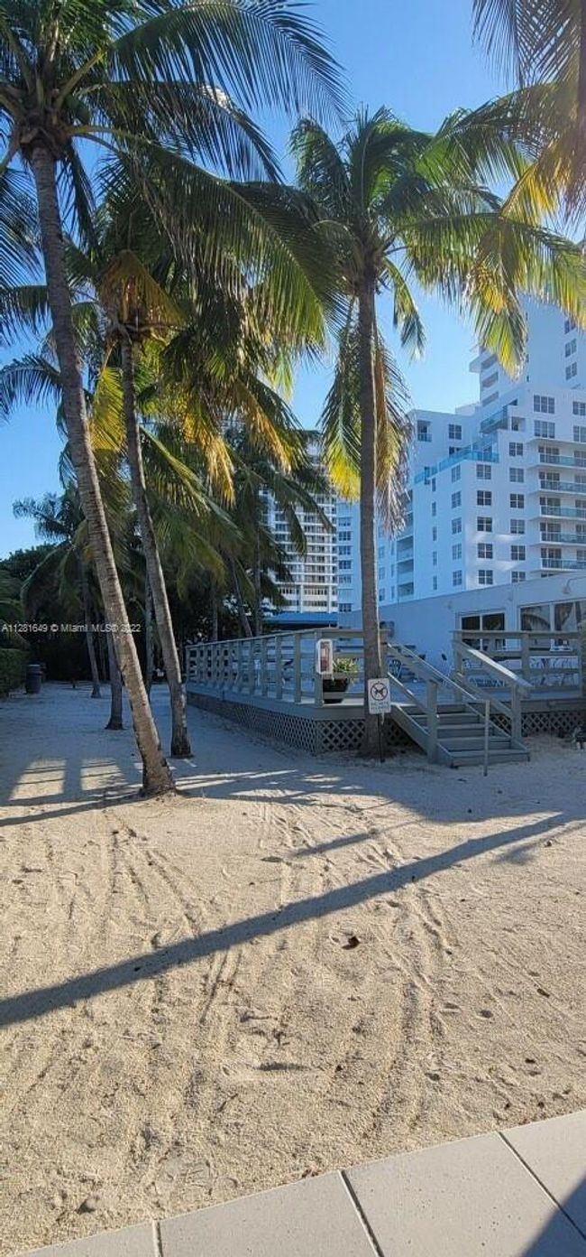 APT-506 - 5005 Collins Ave, Condo with 1 bedrooms, 2 bathrooms and null parking in Miami Beach FL | Image 21