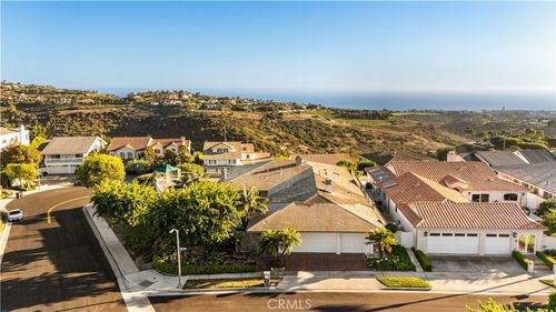 1 Jade Cv, Corona Del Mar, CA, 92625-1012 | Card Image