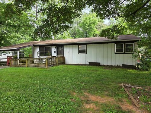 407 Highland St, Wilkesboro, NC, 28697-2824 | Card Image
