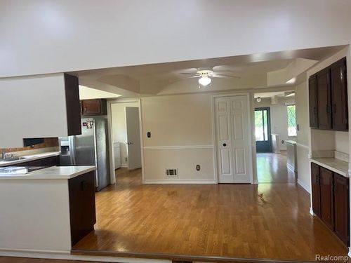 13915 Wales Ct, Sterling Heights, MI, 48312-4270 | Card Image