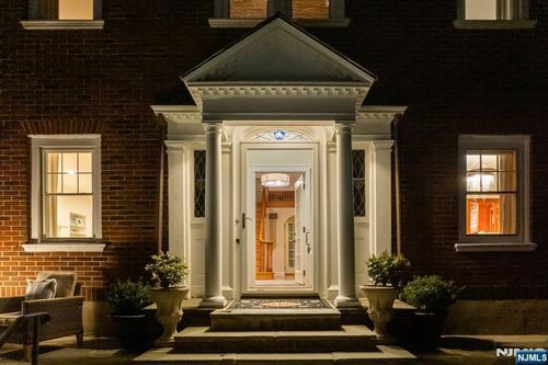 174 Highland Ave, Montclair, NJ, 07042-1914 | Card Image