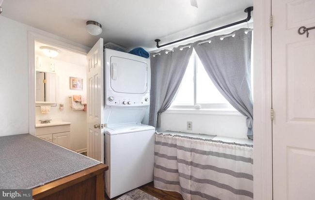 16 W 3 Rd St, Home with 2 bedrooms, 2 bathrooms and null parking in MARCUS HOOK PA | Image 5