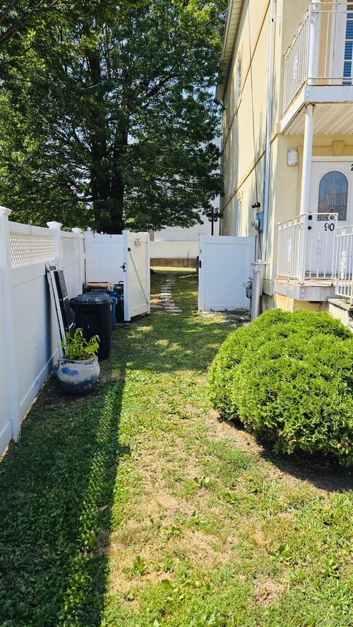 901 Dean Ave, Bronx, NY, 10465-1609 | Card Image