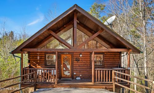 3290 Emerald Springs Loop, Sevierville, TN, 37862-8622 | Card Image