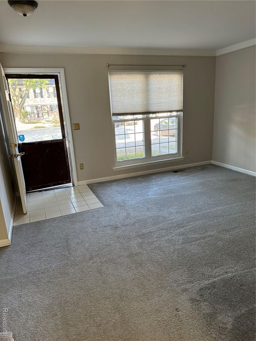 36311 Park Place Dr, Sterling Heights, MI, 48310-4218 | Card Image