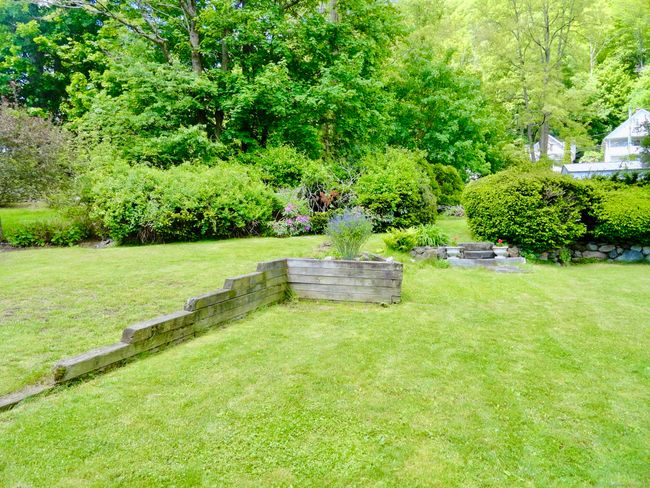 409 N Main St, Home with 5 bedrooms, 2 bathrooms and null parking in Winsted CT | Image 20