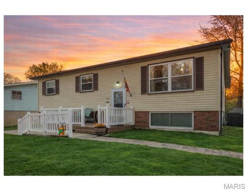 702 Saint Anthony Dr, Godfrey, IL, 62035-2146 | Card Image