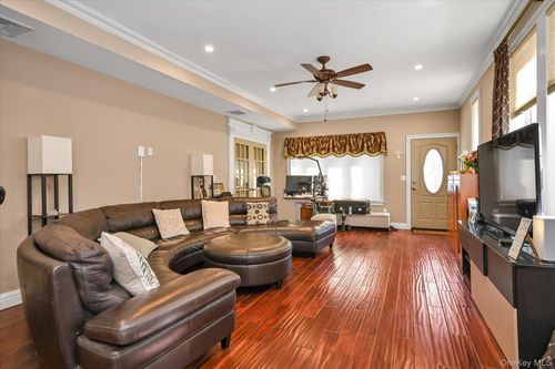 29-42 164th St, Flushing, NY, 11358-1428 | Card Image