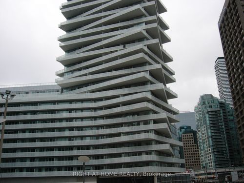 523-15 Queens Quay E, Toronto, ON, M5E0C5 | Card Image