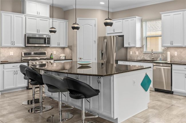 Island with Breakfast Bar | Image 19