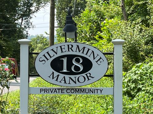 1-1 Silvermine Mnr, Brookfield, CT, 06804-3334 | Card Image
