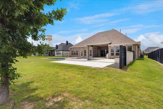 View of the backyard and pool | Image 39