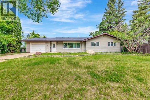 4616 45 St, Lloydminster, SK, S9V0H5 | Card Image