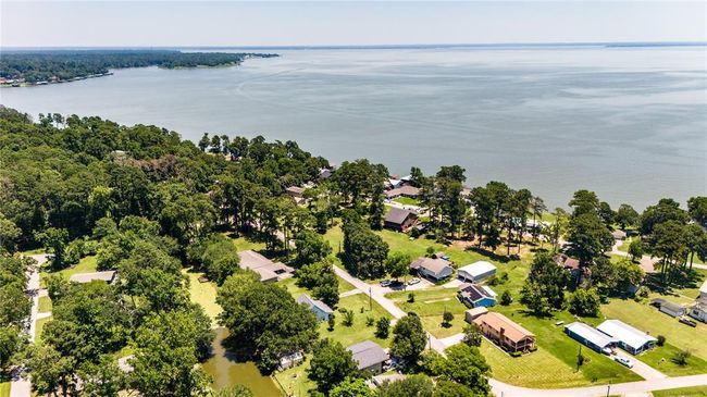 600 Sam Houston Loop, House other with 3 bedrooms, 2 bathrooms and null parking in Pointblank TX | Image 4