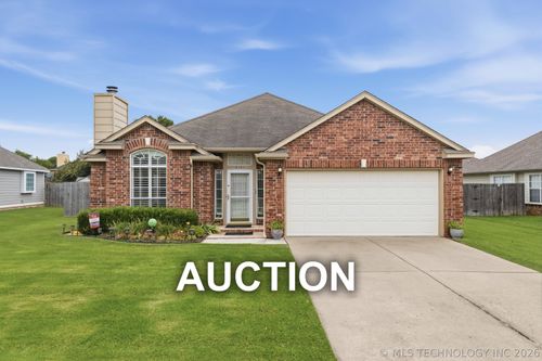 5121 S Oak Avenue, Broken Arrow, OK, 74011 | Card Image