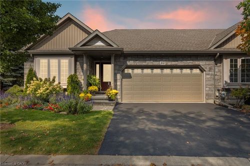 42 Rose Glen Cres, Niagara on the Lake, ON, L0S1J0 | Card Image
