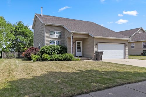 1226 Peninsula Ln, Whitewater, WI, 53190-2680 | Card Image