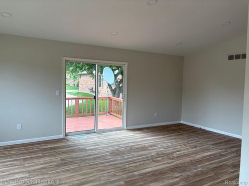 40-29638 Sycamore Dr N, Warren, MI, 48092 | Card Image