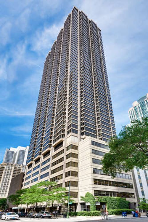 2405-30 Huron St, Chicago, IL, 60611-4703 | Card Image