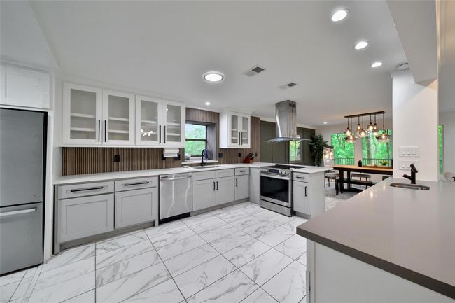 140 S Timber Top Dr, House other with 3 bedrooms, 3 bathrooms and 2 parking in Spring TX | Image 12