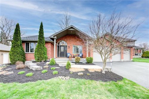 7 Burnside Dr, Ayr, ON, N0B1E0 | Card Image