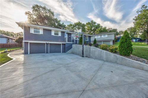 10717 Mcgee St, Kansas City, MO, 64114-5051 | Card Image