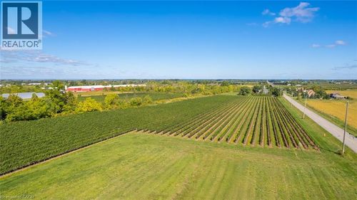 3811 King St, Beamsville, ON, L0R | Card Image