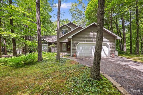 10288 Hathaway Dr, Greenville, MI, 48838-8151 | Card Image