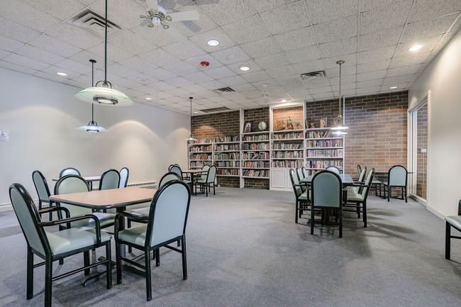 APT-102 - 3801 Appian Way, Home with 2 bedrooms, 2 bathrooms and null parking in Glenview IL | Image 25