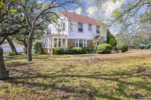 1002 E Gonzales St, Yoakum, TX, 77995-4516 | Card Image