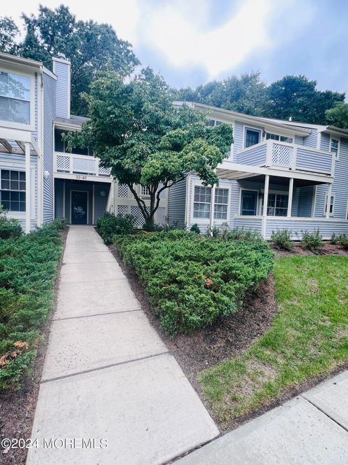 39 Chinkaberry Ct, Howell, NJ, 07731-3004 | Card Image