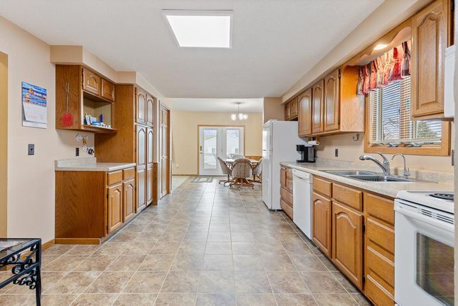 105 9 Th St W, House other with 6 bedrooms, 2 bathrooms and null parking in Canby MN | Image 53